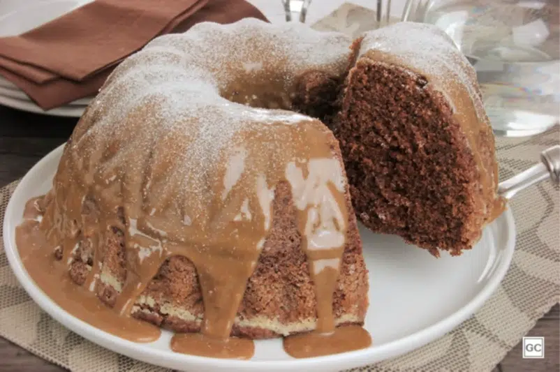 Bolo de Cappuccino com Cobertura